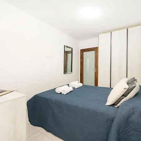 Flotta Island Apartment *